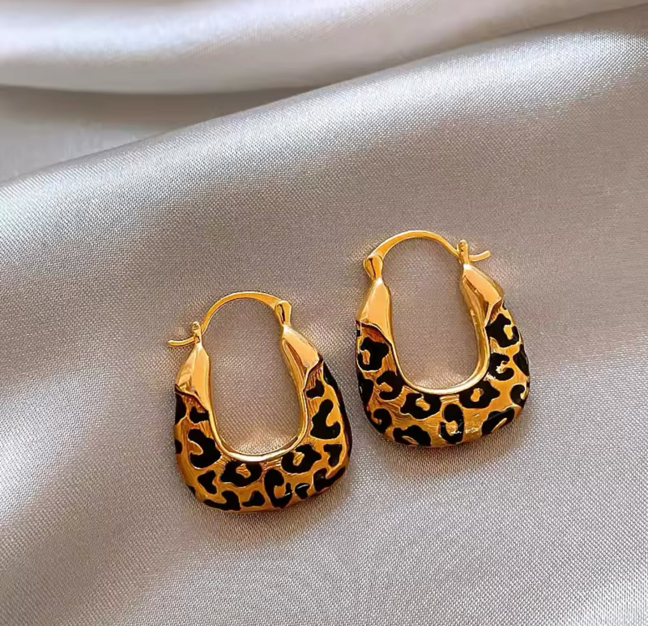 U-SHAPED LEOPARD PRINT EARRINGS