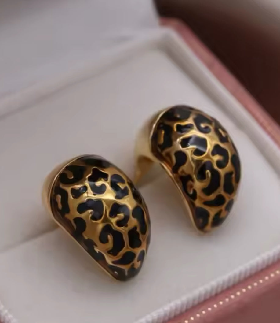 DROP SHAPED LEOPARD PRINT EARRINGS