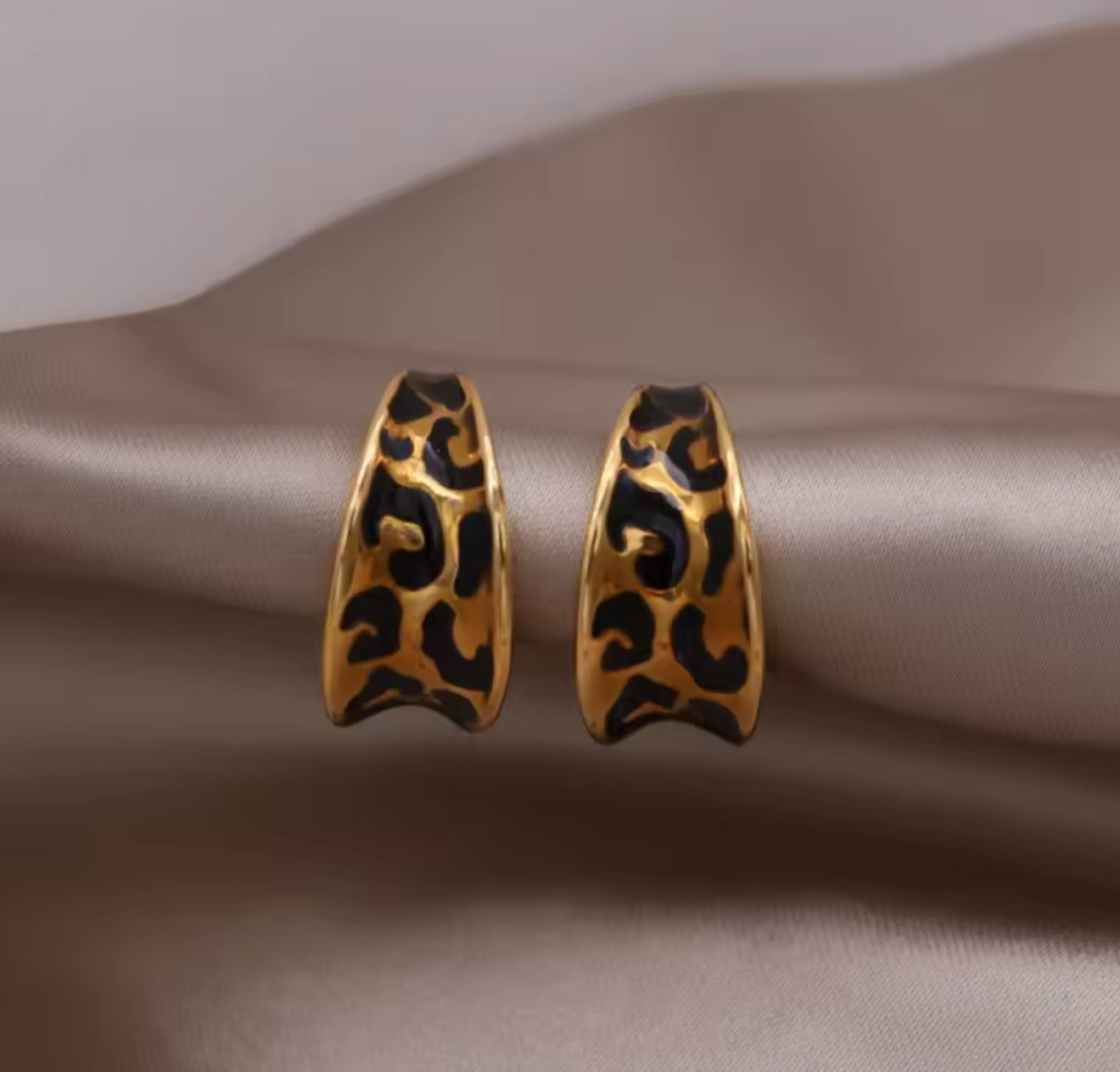 HOOP SHAPED LEOPARD PRINT EARRINGS