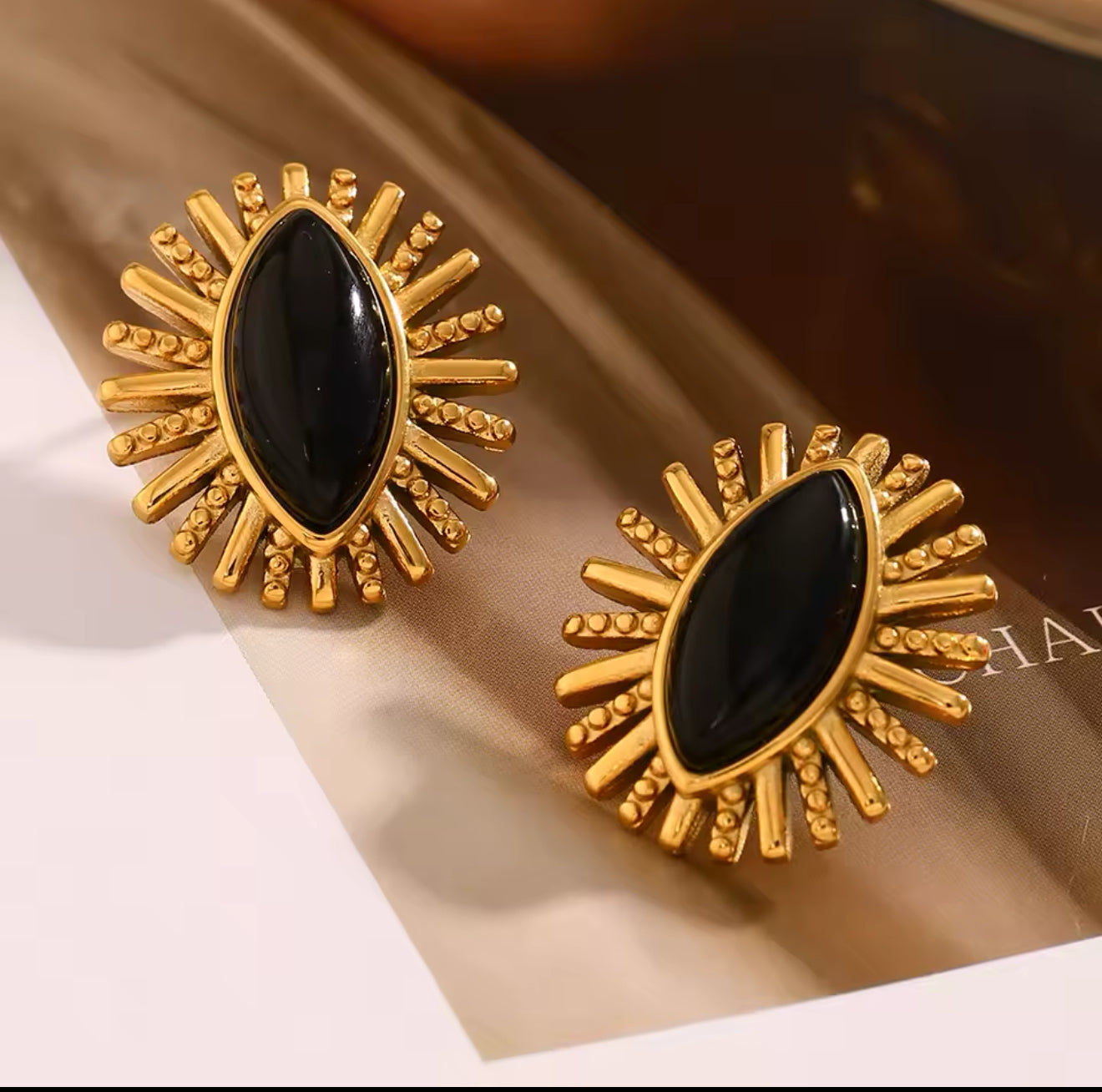 BLACK STONE EARRING