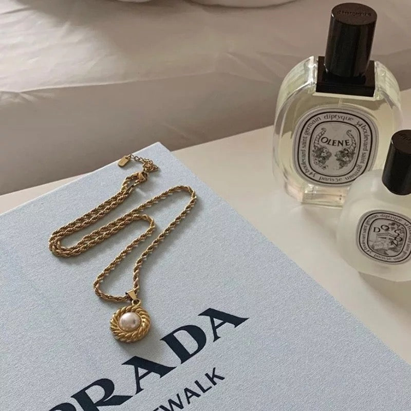 TWIST PEARL NECKLACE