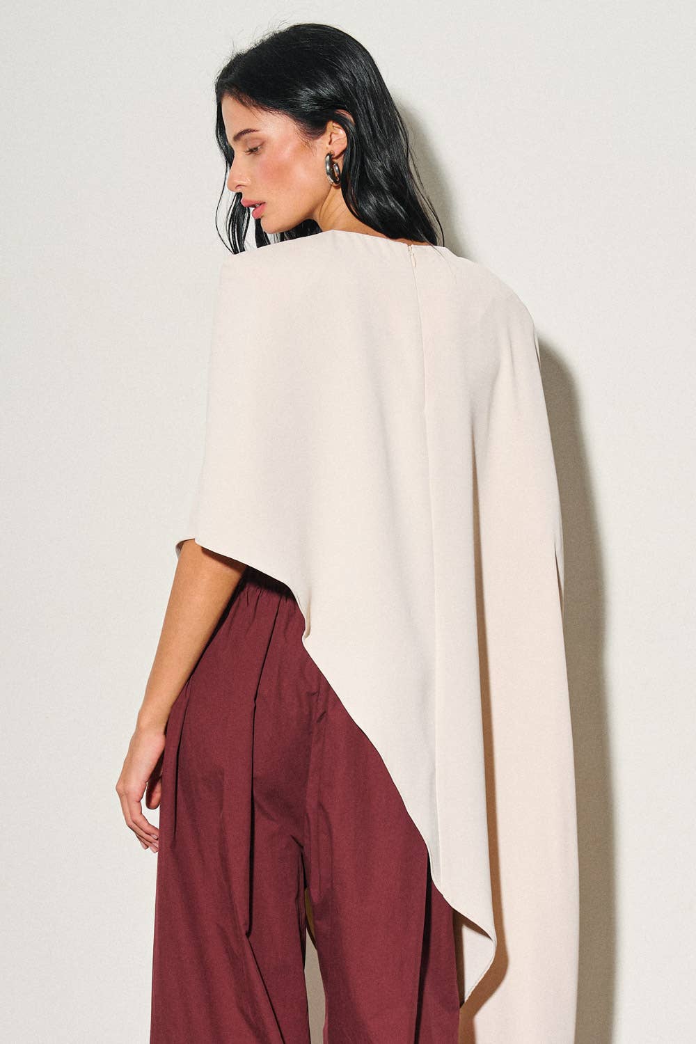 M0037T LADIES WOVEN OVERSIZED ASYMMETRICAL CAPE TOP: DK Taupe / M