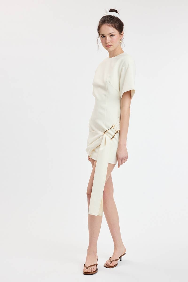 SOFT SOLID COLOR PADDED SHOULDER MINI DRESS: CREAM / L
