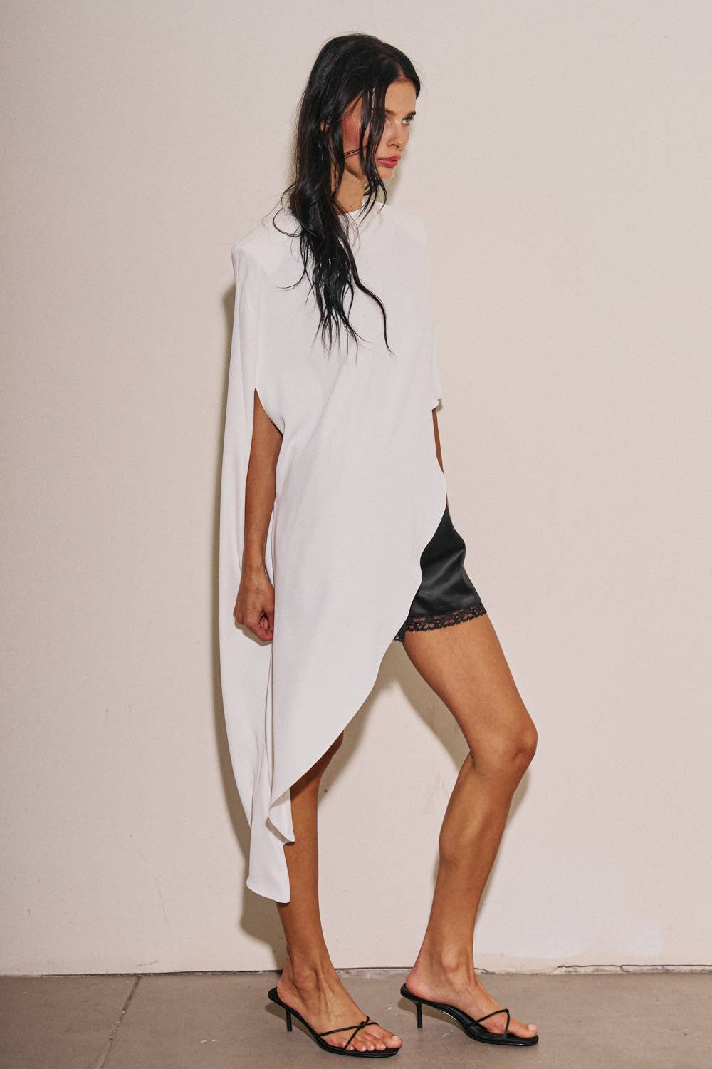 M0037T LADIES WOVEN OVERSIZED ASYMMETRICAL CAPE TOP: DK Taupe / S