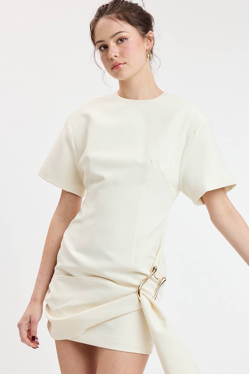 SOFT SOLID COLOR PADDED SHOULDER MINI DRESS: CREAM / M