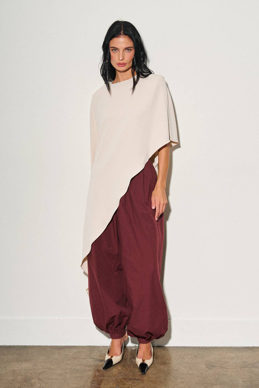 M0037T LADIES WOVEN OVERSIZED ASYMMETRICAL CAPE TOP: DK Taupe / S