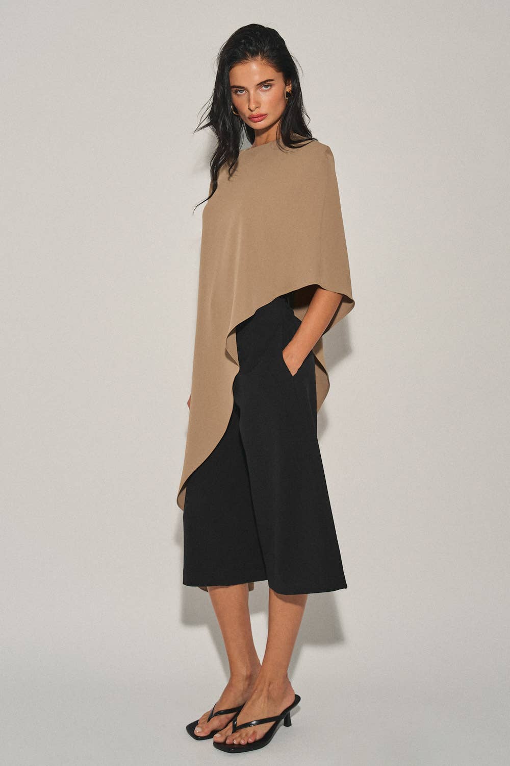 M0037T LADIES WOVEN OVERSIZED ASYMMETRICAL CAPE TOP: DK Taupe / S