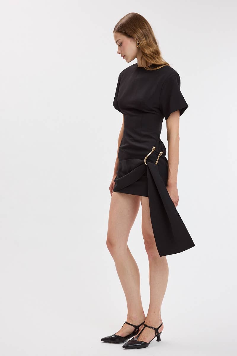SOFT SOLID COLOR PADDED SHOULDER MINI DRESS: CREAM / M