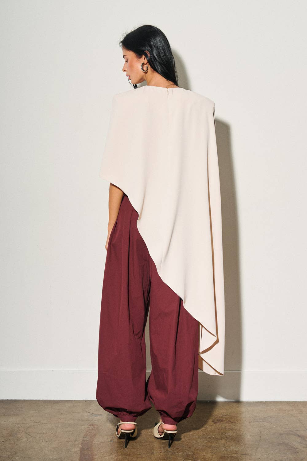 M0037T LADIES WOVEN OVERSIZED ASYMMETRICAL CAPE TOP: DK Taupe / M