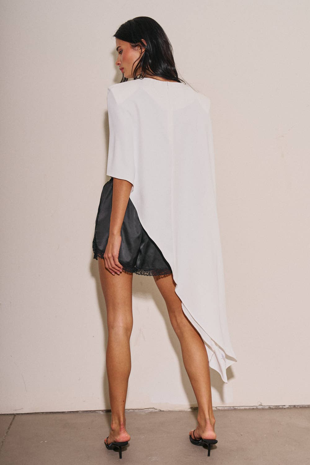 M0037T LADIES WOVEN OVERSIZED ASYMMETRICAL CAPE TOP: DK Taupe / S