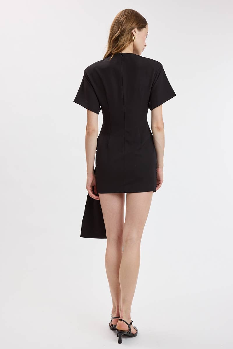 SOFT SOLID COLOR PADDED SHOULDER MINI DRESS: CREAM / M