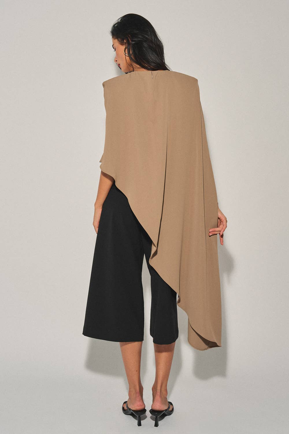 M0037T LADIES WOVEN OVERSIZED ASYMMETRICAL CAPE TOP: DK Taupe / M