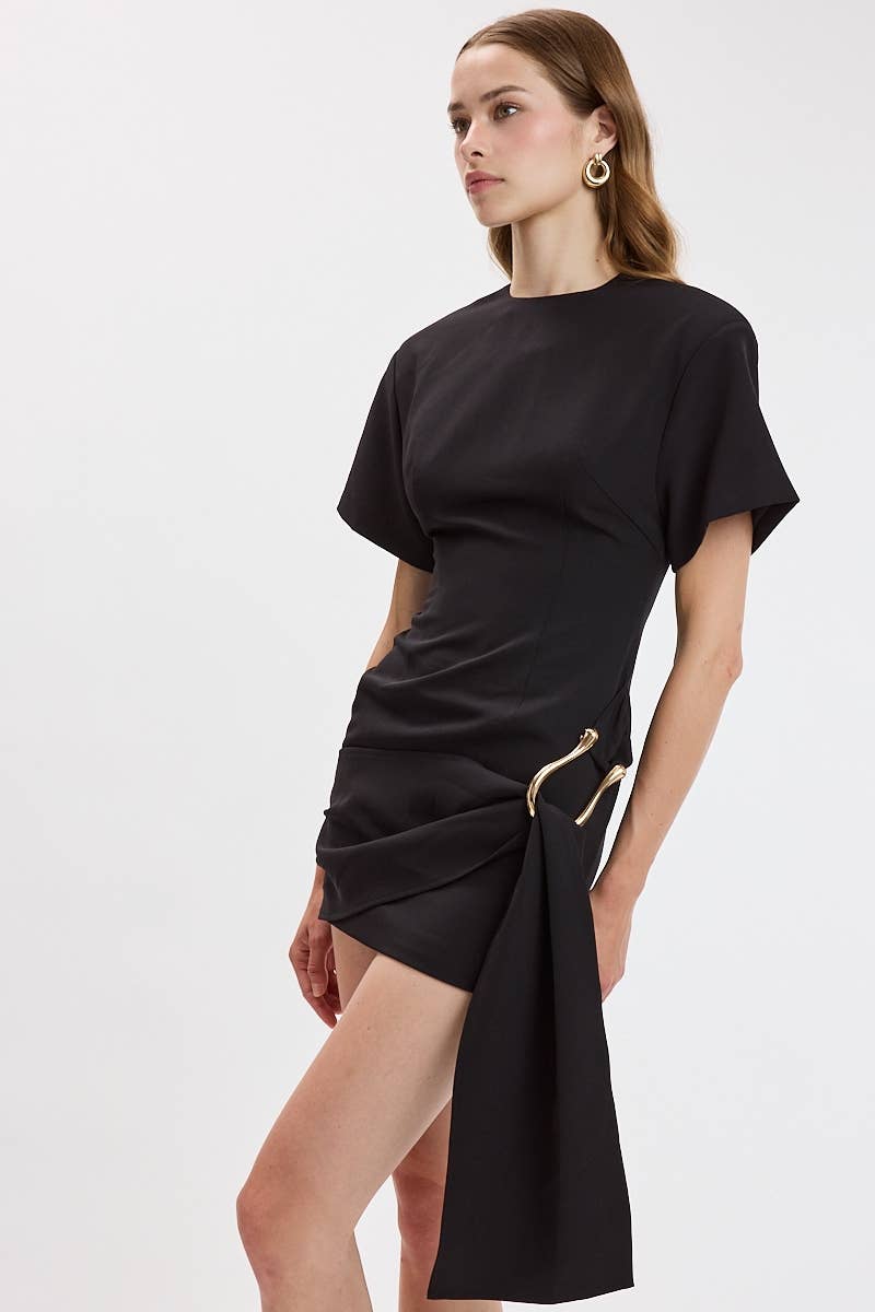 SOFT SOLID COLOR PADDED SHOULDER MINI DRESS: CREAM / L
